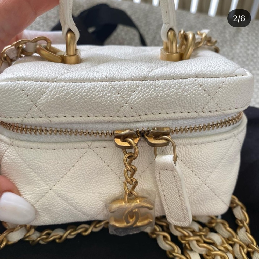 Chanel mini vanity with top handle - Picture 3 of 7